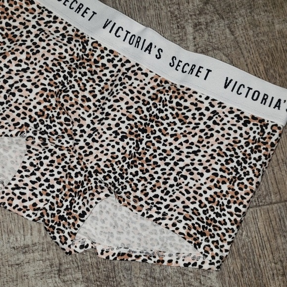 Victoria's Secret Other - Victorias Secret Shorty